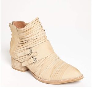 JEFFREY CAMPBELL NUDE / TAN ISLEY ANKLE BOOT